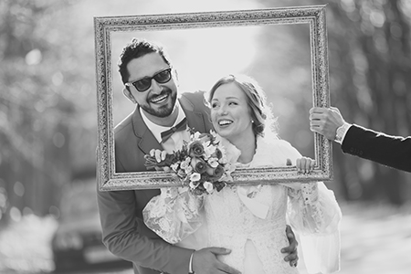 5 Favorite Ways to Frame Wedding Day Momentos